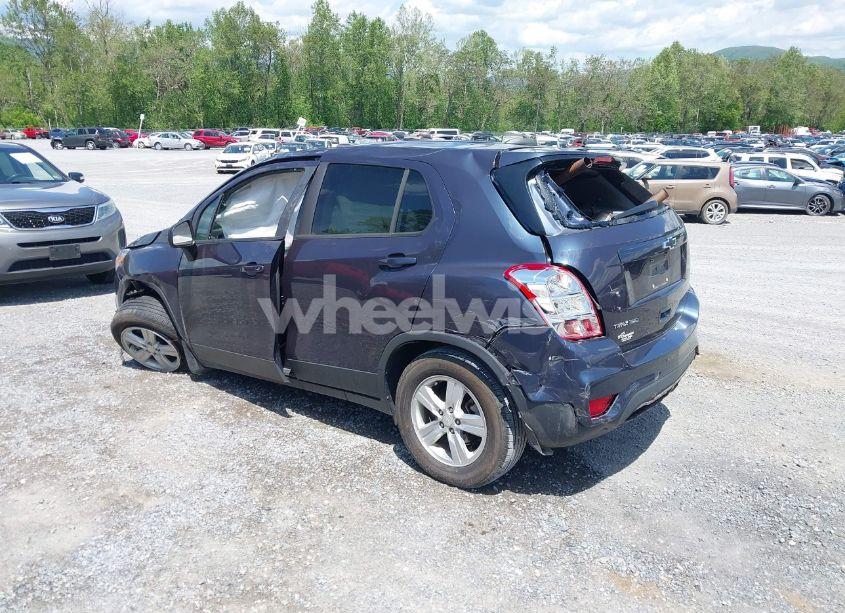 Photo 3 of 2019 Chevrolet Trax LS (VIN 3GNCJNSB2KL237382)