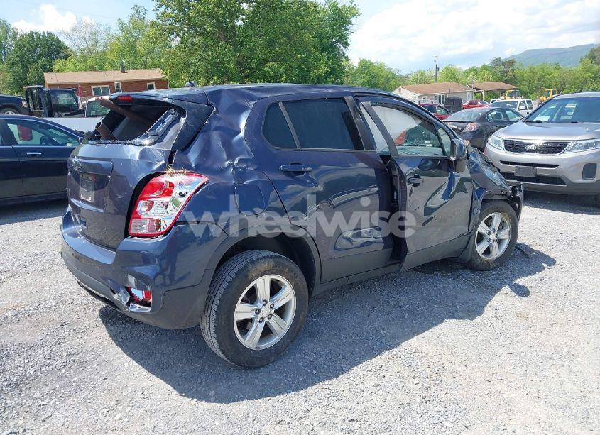 Photo 4 of 2019 Chevrolet Trax LS (VIN 3GNCJNSB2KL237382)