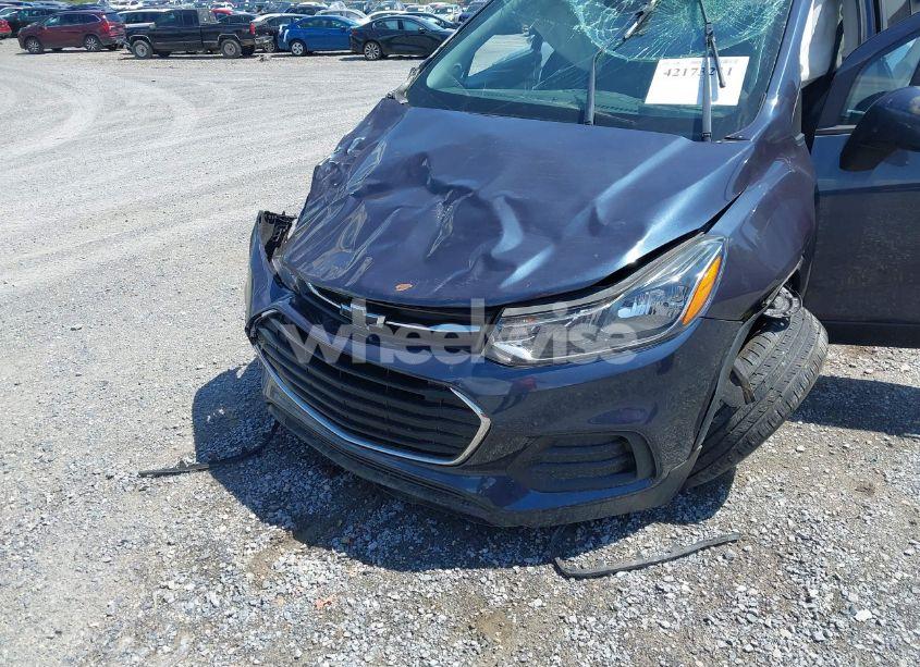 Photo 6 of 2019 Chevrolet Trax LS (VIN 3GNCJNSB2KL237382)