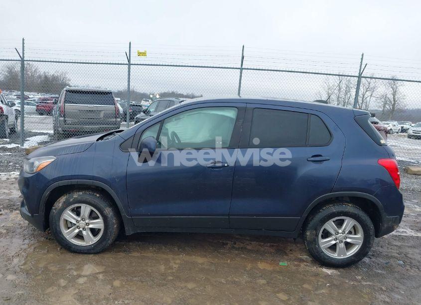 Photo 14 of 2019 Chevrolet Trax LS (VIN 3GNCJNSB2KL253856)