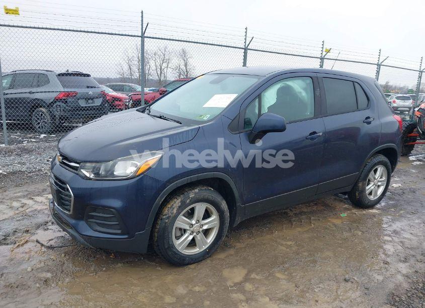 Photo 2 of 2019 Chevrolet Trax LS (VIN 3GNCJNSB2KL253856)