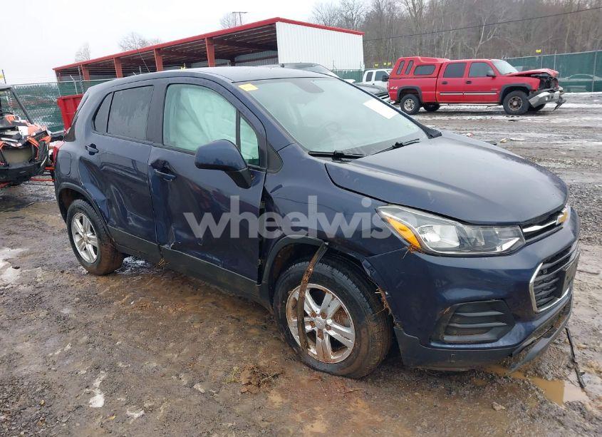 Photo 6 of 2019 Chevrolet Trax LS (VIN 3GNCJNSB2KL253856)