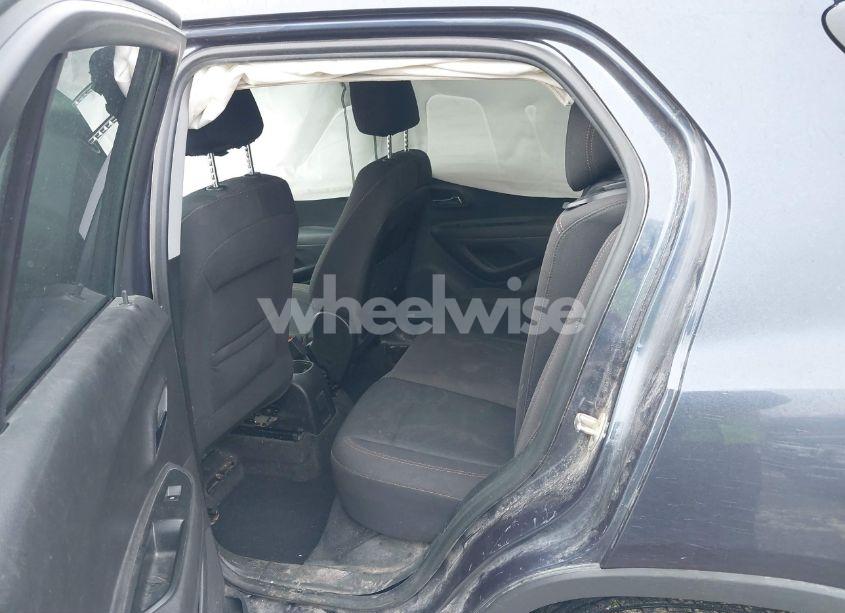 Photo 8 of 2019 Chevrolet Trax LS (VIN 3GNCJNSB2KL253856)