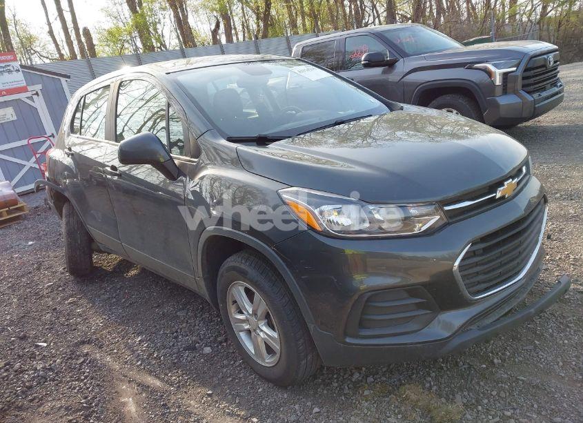 2019 Chevrolet Trax LS (VIN 3GNCJNSB2KL282967) main photo
