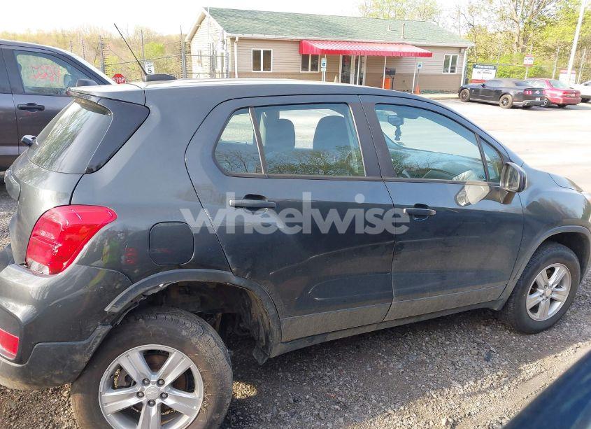 Photo 13 of 2019 Chevrolet Trax LS (VIN 3GNCJNSB2KL282967)