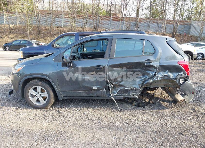 Photo 14 of 2019 Chevrolet Trax LS (VIN 3GNCJNSB2KL282967)