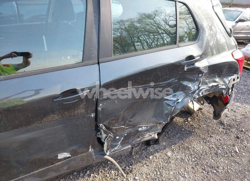 Photo 17 of 2019 Chevrolet Trax LS (VIN 3GNCJNSB2KL282967)