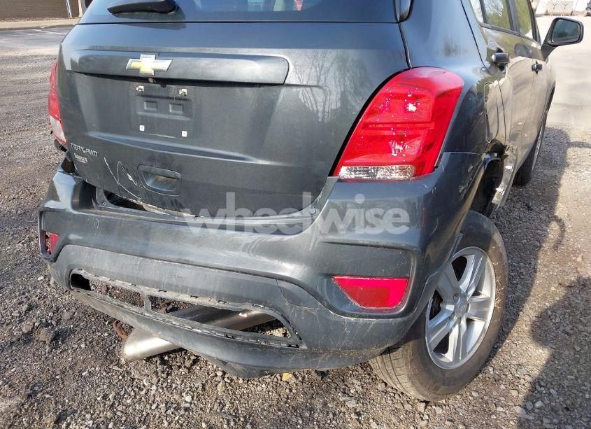 Photo 20 of 2019 Chevrolet Trax LS (VIN 3GNCJNSB2KL282967)