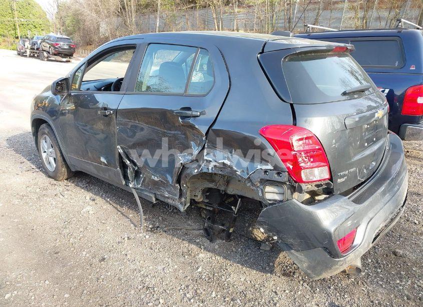 Photo 3 of 2019 Chevrolet Trax LS (VIN 3GNCJNSB2KL282967)