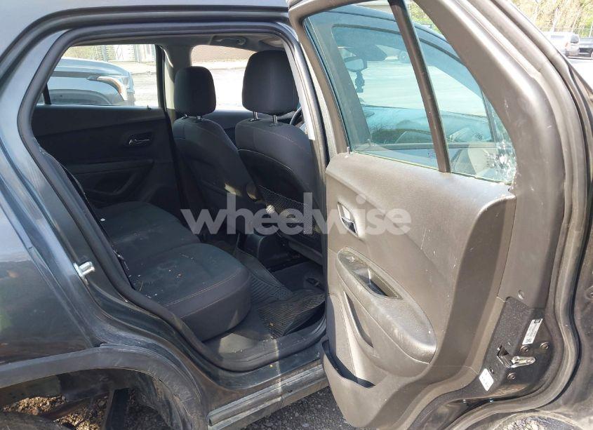 Photo 8 of 2019 Chevrolet Trax LS (VIN 3GNCJNSB2KL282967)