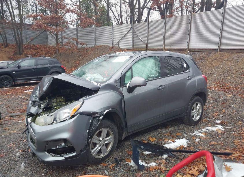 Photo 2 of 2020 Chevrolet Trax AWD LS (VIN 3GNCJNSB2LL268164)