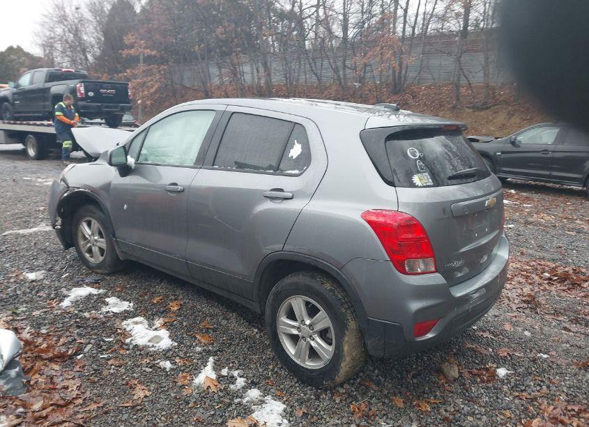 Photo 3 of 2020 Chevrolet Trax AWD LS (VIN 3GNCJNSB2LL268164)