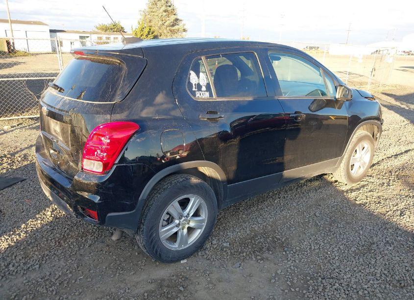 Photo 4 of 2020 Chevrolet Trax AWD LS (VIN 3GNCJNSB2LL322725)