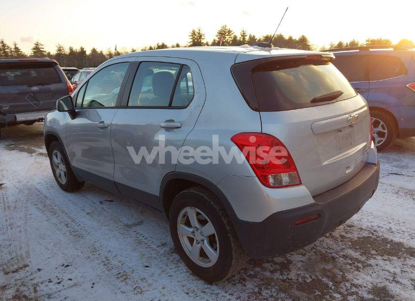 Photo 3 of 2016 Chevrolet Trax 1LS (VIN 3GNCJNSB3GL139324)