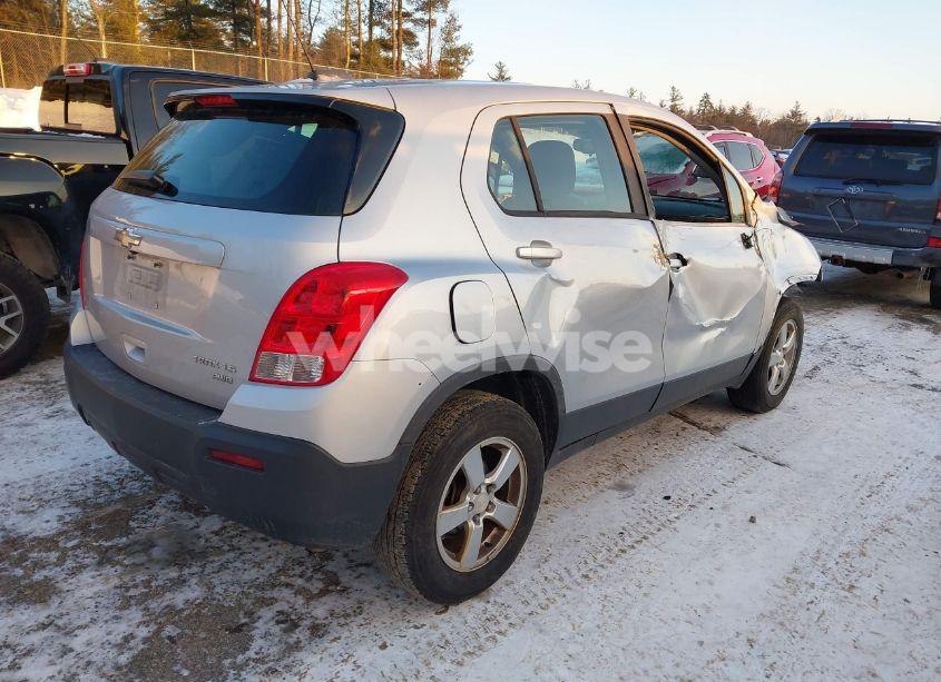 Photo 4 of 2016 Chevrolet Trax 1LS (VIN 3GNCJNSB3GL139324)