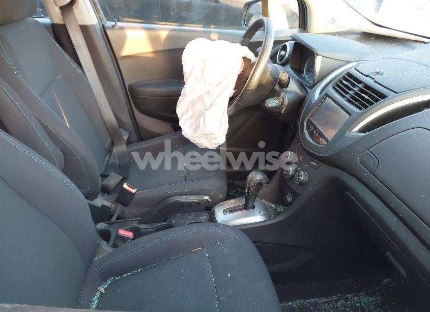 Photo 5 of 2016 Chevrolet Trax 1LS (VIN 3GNCJNSB3GL139324)