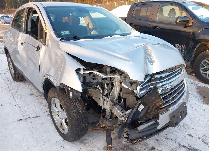 Photo 6 of 2016 Chevrolet Trax 1LS (VIN 3GNCJNSB3GL139324)