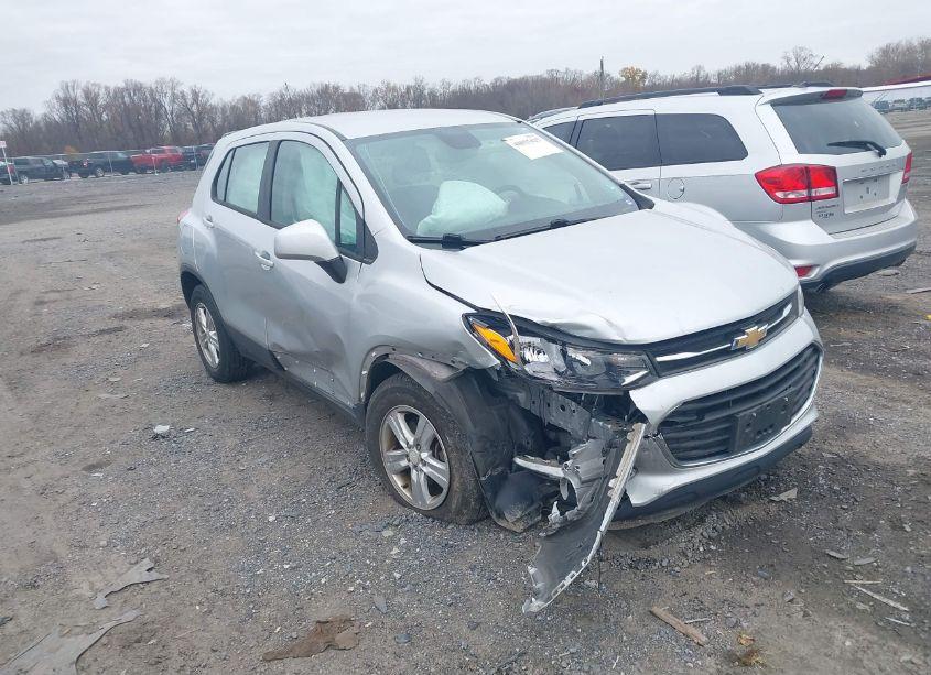 2017 Chevrolet Trax LS (VIN 3GNCJNSB3HL132021) main photo