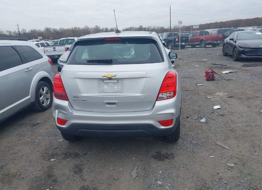 Photo 16 of 2017 Chevrolet Trax LS (VIN 3GNCJNSB3HL132021)