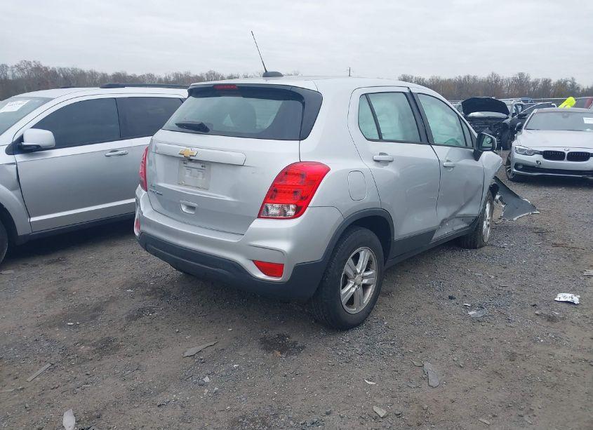 Photo 4 of 2017 Chevrolet Trax LS (VIN 3GNCJNSB3HL132021)