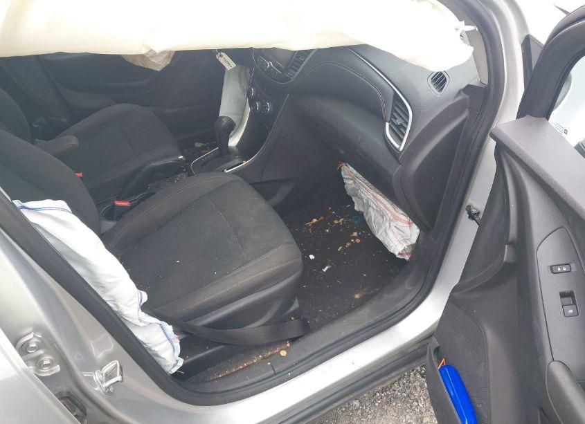 Photo 5 of 2017 Chevrolet Trax LS (VIN 3GNCJNSB3HL132021)