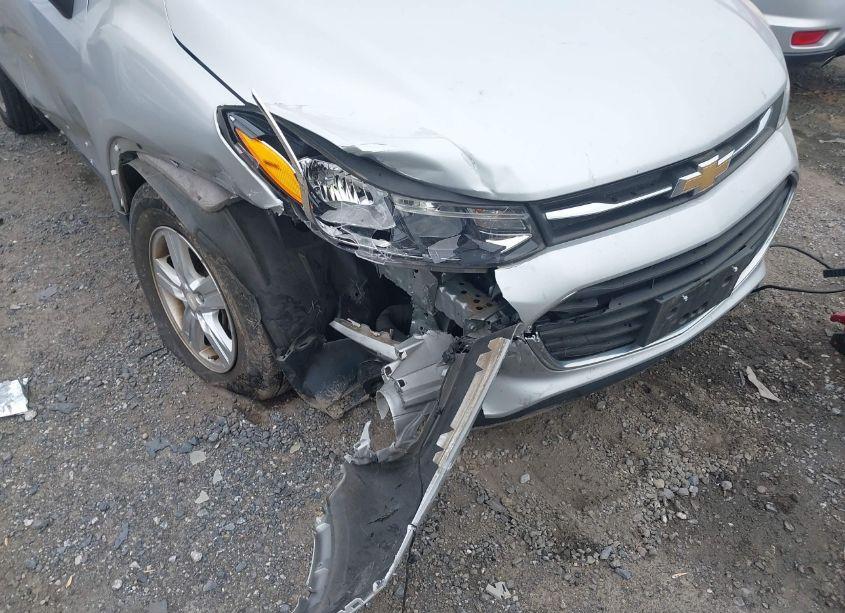 Photo 6 of 2017 Chevrolet Trax LS (VIN 3GNCJNSB3HL132021)