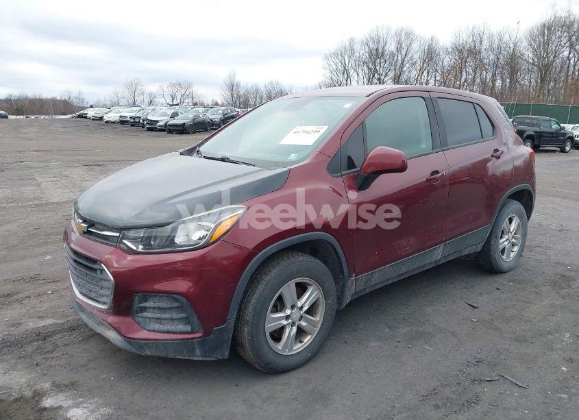 Photo 2 of 2017 Chevrolet Trax LS (VIN 3GNCJNSB3HL170235)