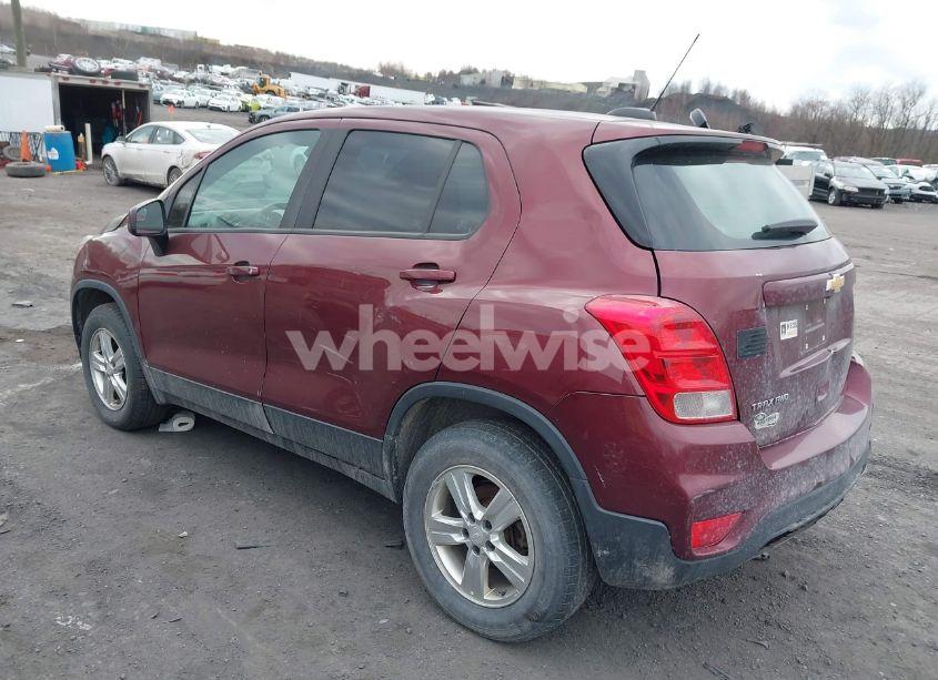 Photo 3 of 2017 Chevrolet Trax LS (VIN 3GNCJNSB3HL170235)