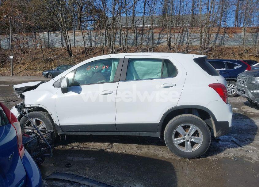Photo 15 of 2017 Chevrolet Trax LS (VIN 3GNCJNSB3HL286437)