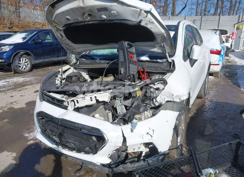 Photo 6 of 2017 Chevrolet Trax LS (VIN 3GNCJNSB3HL286437)