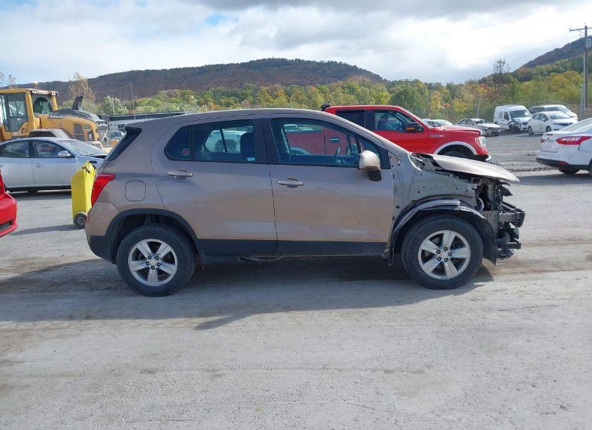 Photo 13 of 2018 Chevrolet Trax LS (VIN 3GNCJNSB3JL301668)