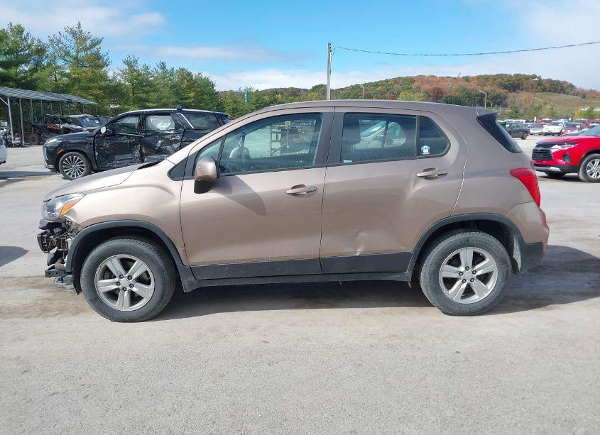 Photo 14 of 2018 Chevrolet Trax LS (VIN 3GNCJNSB3JL301668)