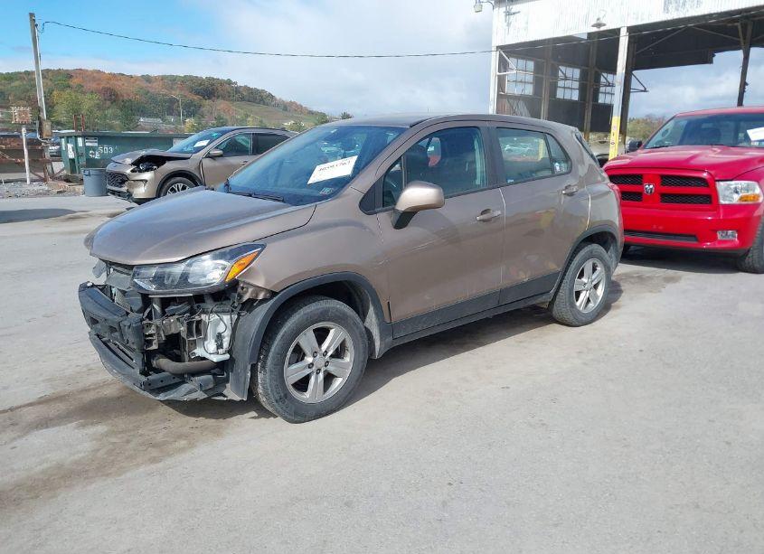 Photo 2 of 2018 Chevrolet Trax LS (VIN 3GNCJNSB3JL301668)