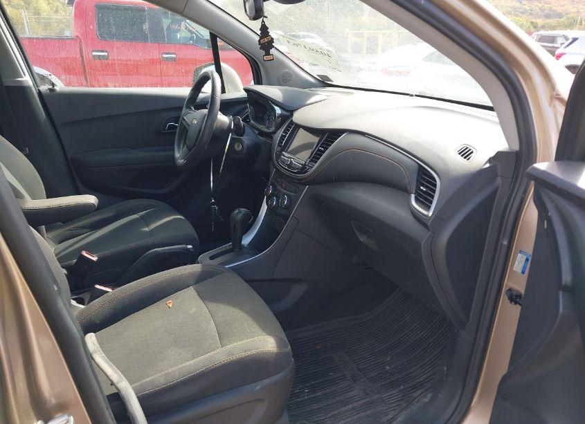 Photo 5 of 2018 Chevrolet Trax LS (VIN 3GNCJNSB3JL301668)