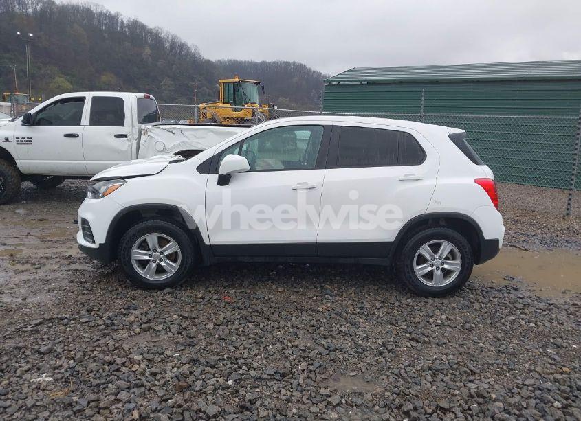 Photo 15 of 2019 Chevrolet Trax LS (VIN 3GNCJNSB3KL216010)