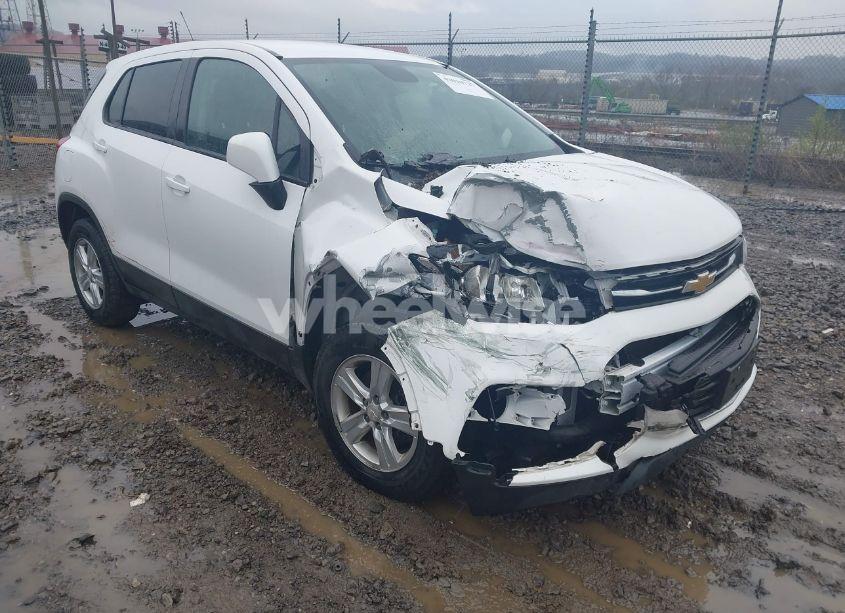 Photo 6 of 2019 Chevrolet Trax LS (VIN 3GNCJNSB3KL216010)