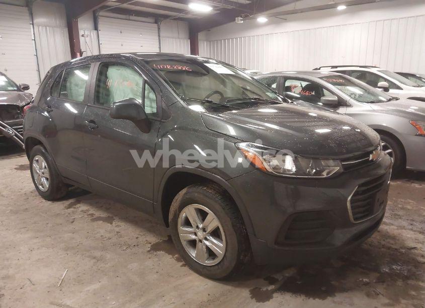 2019 Chevrolet Trax LS (VIN 3GNCJNSB3KL367347) main photo