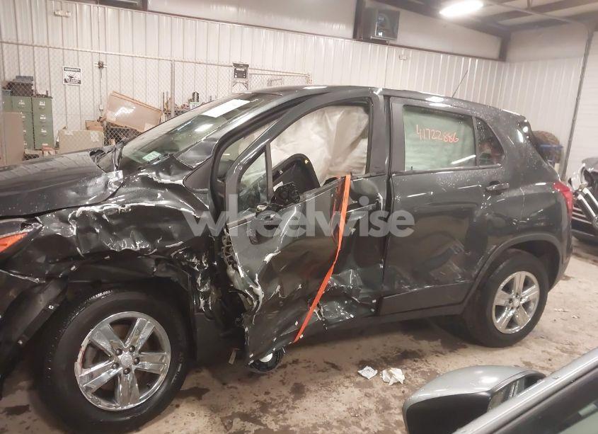 Photo 14 of 2019 Chevrolet Trax LS (VIN 3GNCJNSB3KL367347)