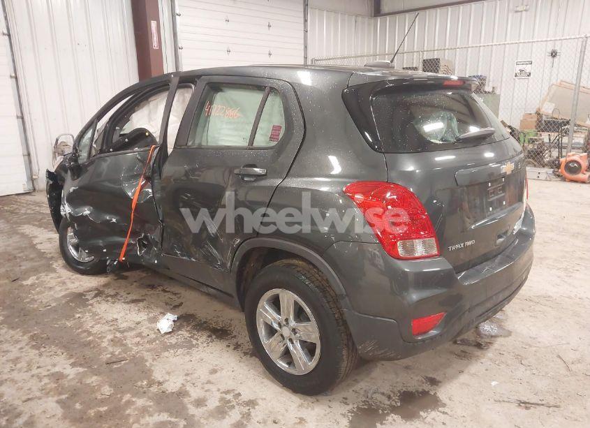 Photo 3 of 2019 Chevrolet Trax LS (VIN 3GNCJNSB3KL367347)