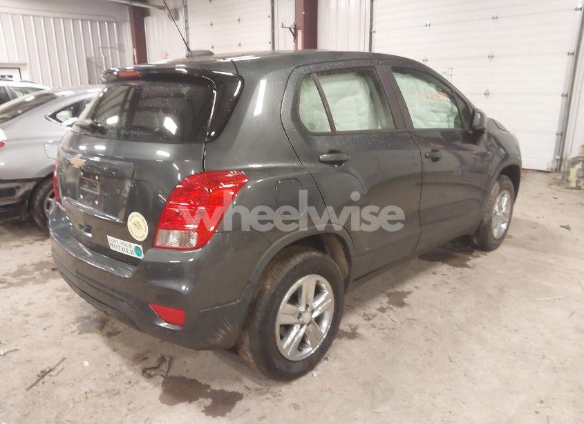 Photo 4 of 2019 Chevrolet Trax LS (VIN 3GNCJNSB3KL367347)