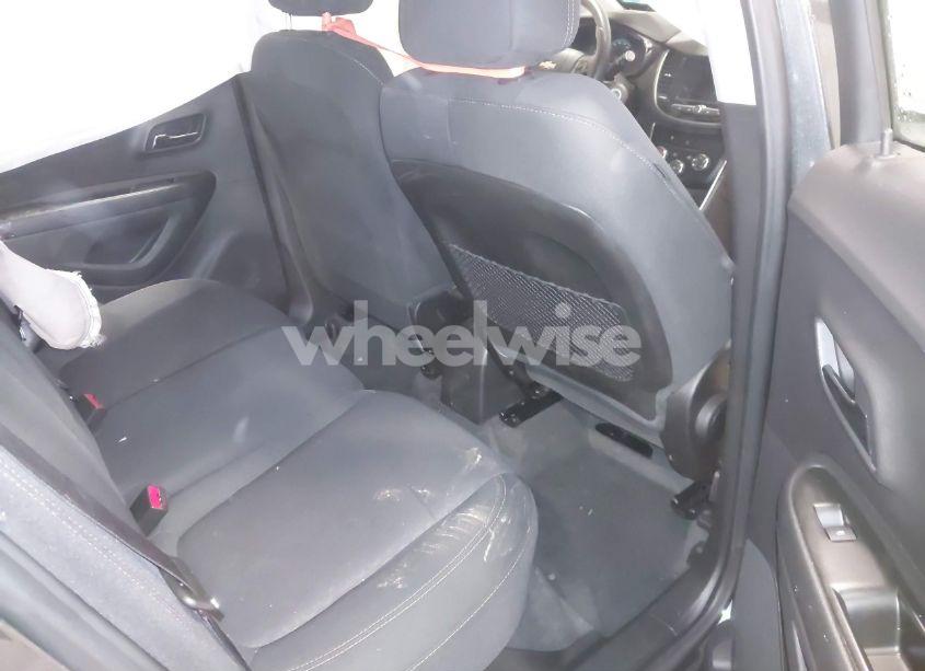 Photo 8 of 2019 Chevrolet Trax LS (VIN 3GNCJNSB3KL367347)