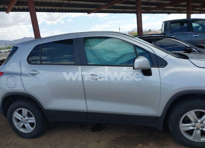Photo 13 of 2020 Chevrolet Trax AWD LS (VIN 3GNCJNSB3LL109850)