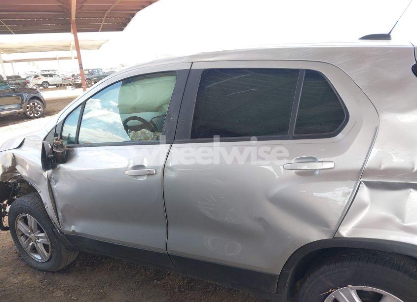 Photo 14 of 2020 Chevrolet Trax AWD LS (VIN 3GNCJNSB3LL109850)