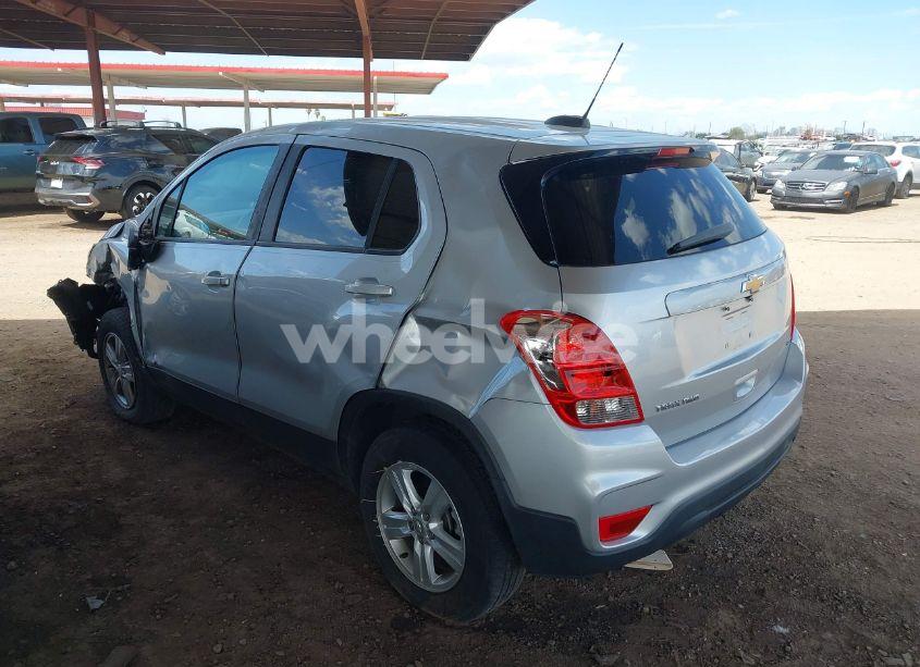 Photo 3 of 2020 Chevrolet Trax AWD LS (VIN 3GNCJNSB3LL109850)