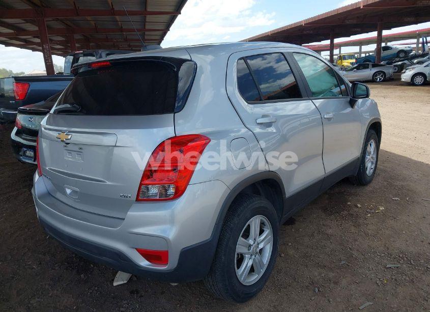 Photo 4 of 2020 Chevrolet Trax AWD LS (VIN 3GNCJNSB3LL109850)