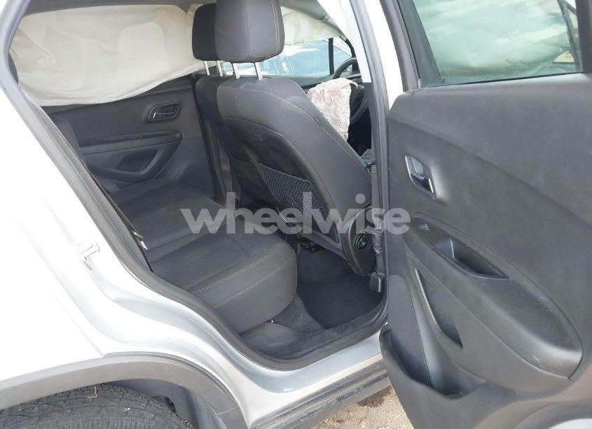 Photo 8 of 2020 Chevrolet Trax AWD LS (VIN 3GNCJNSB3LL109850)