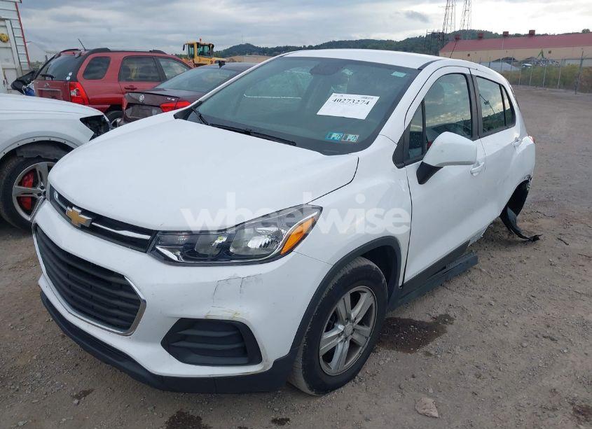 Photo 2 of 2020 Chevrolet Trax AWD LS (VIN 3GNCJNSB3LL160247)