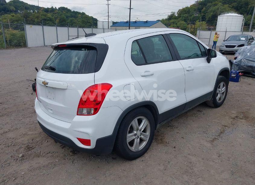 Photo 4 of 2020 Chevrolet Trax AWD LS (VIN 3GNCJNSB3LL160247)