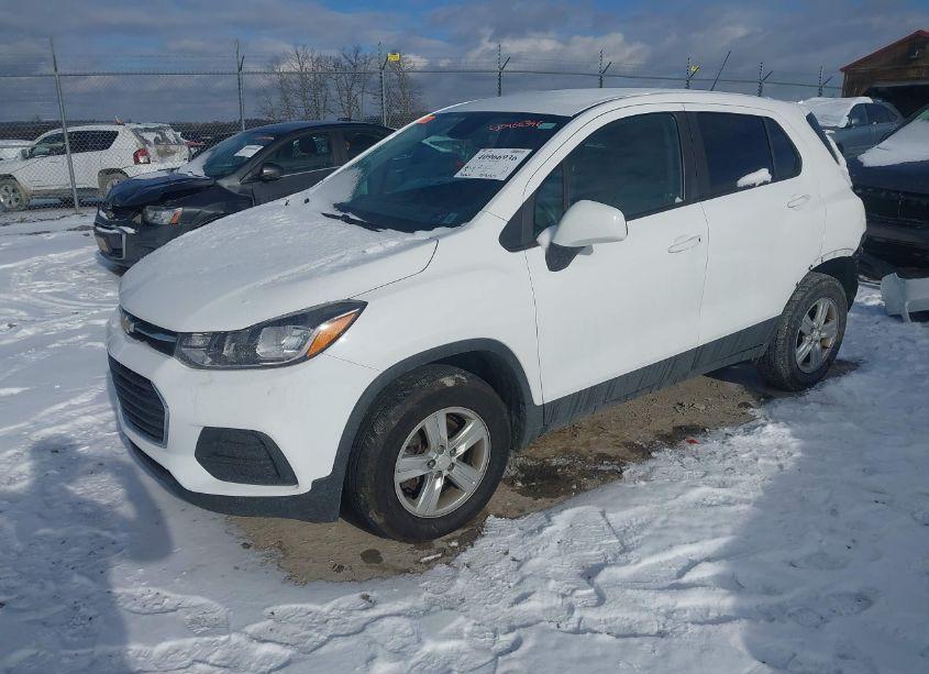 Photo 2 of 2020 Chevrolet Trax AWD LS (VIN 3GNCJNSB3LL224612)