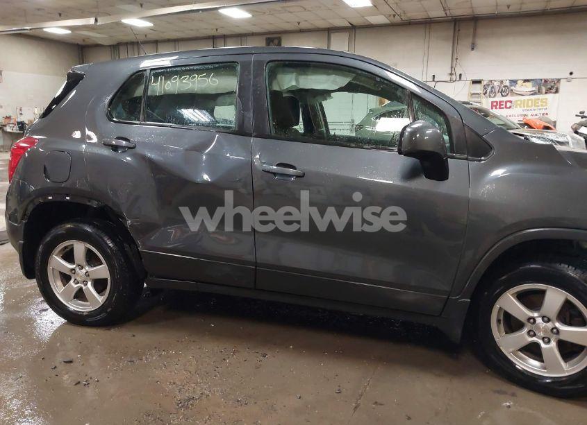 Photo 18 of 2016 Chevrolet Trax 1LS (VIN 3GNCJNSB4GL245295)